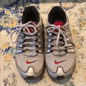 Gray/Silver/Res Nike Shox Size 6Y or Women’s 7.5